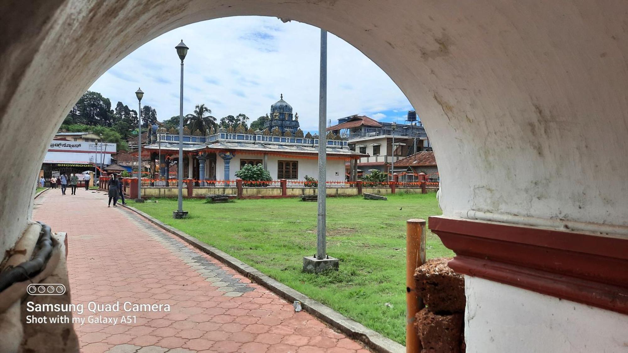 Varam Homestay Madikeri Luaran gambar